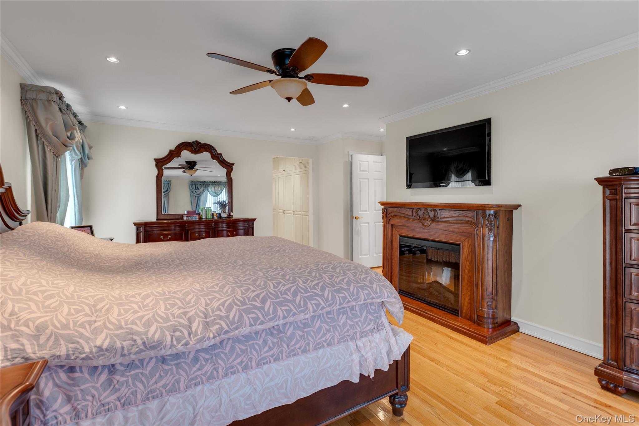 227 West Islip Road West Islip, NY 11795 - Photo 26 of 46