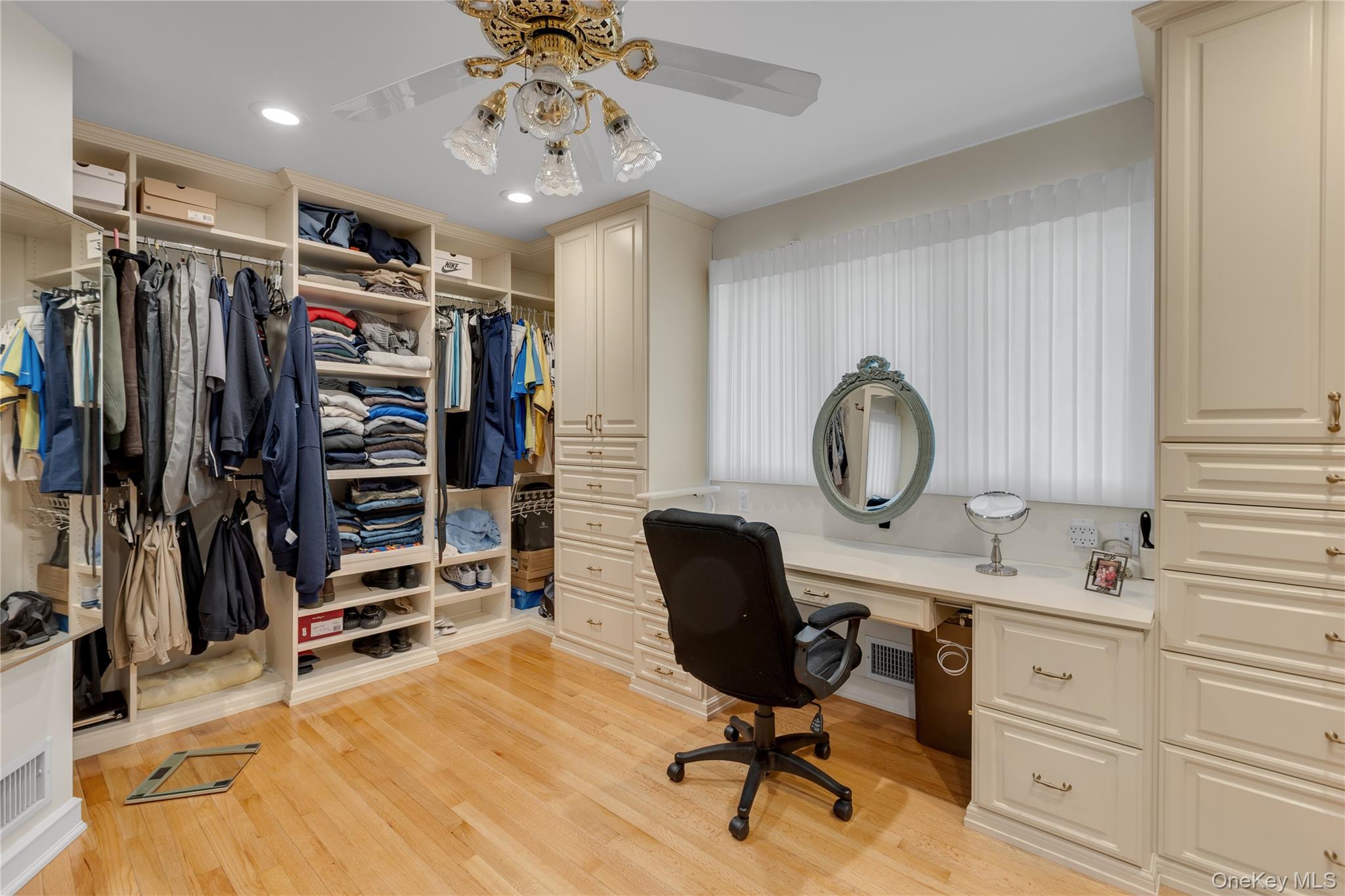 227 West Islip Road West Islip, NY 11795 - Photo 27 of 46