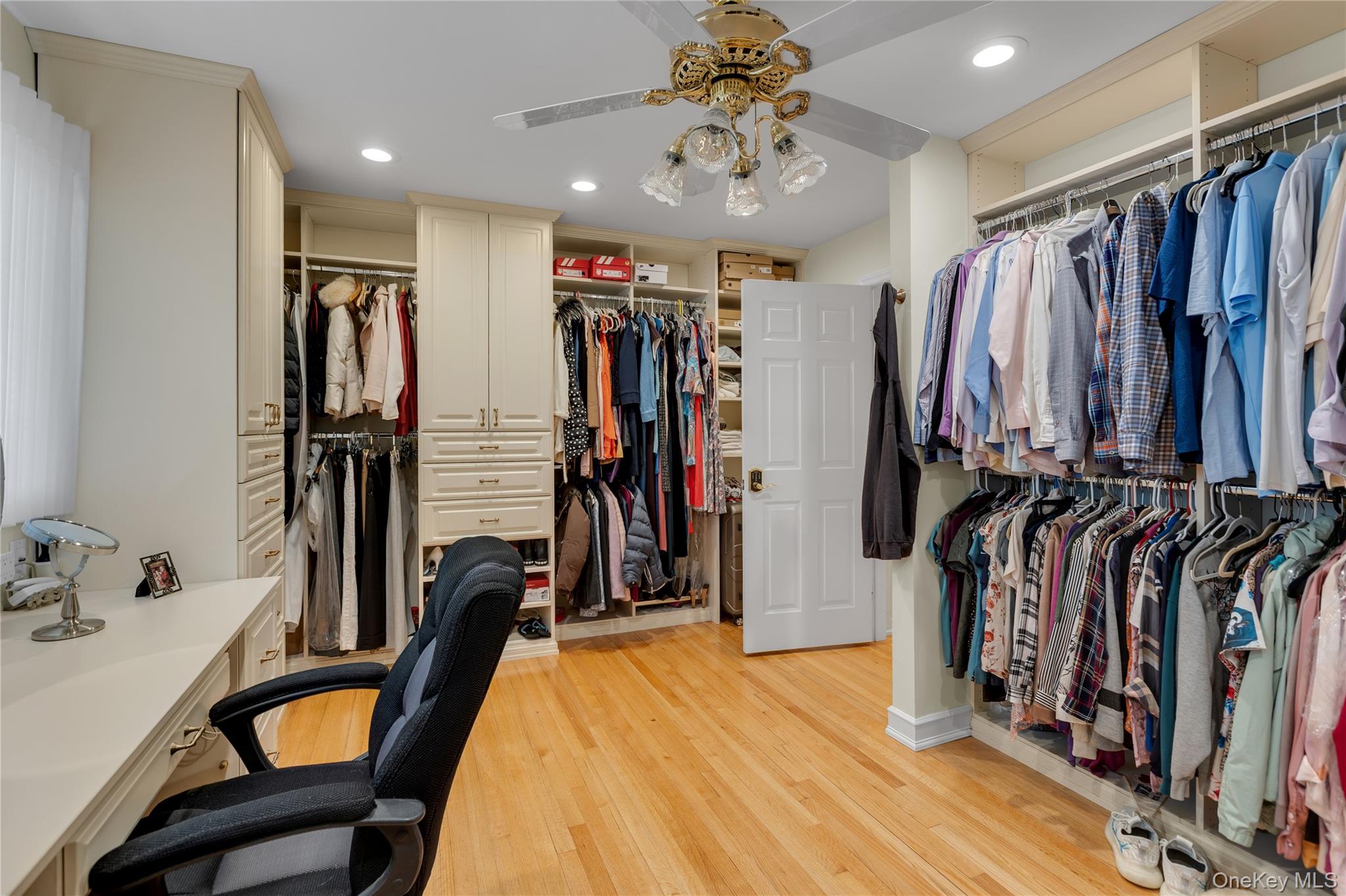 227 West Islip Road West Islip, NY 11795 - Photo 28 of 46