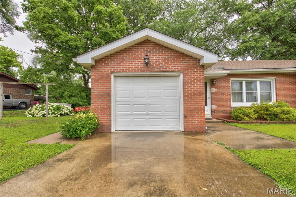 5673 Humbert Road Godfrey, IL 62035 - Photo 4 of 37