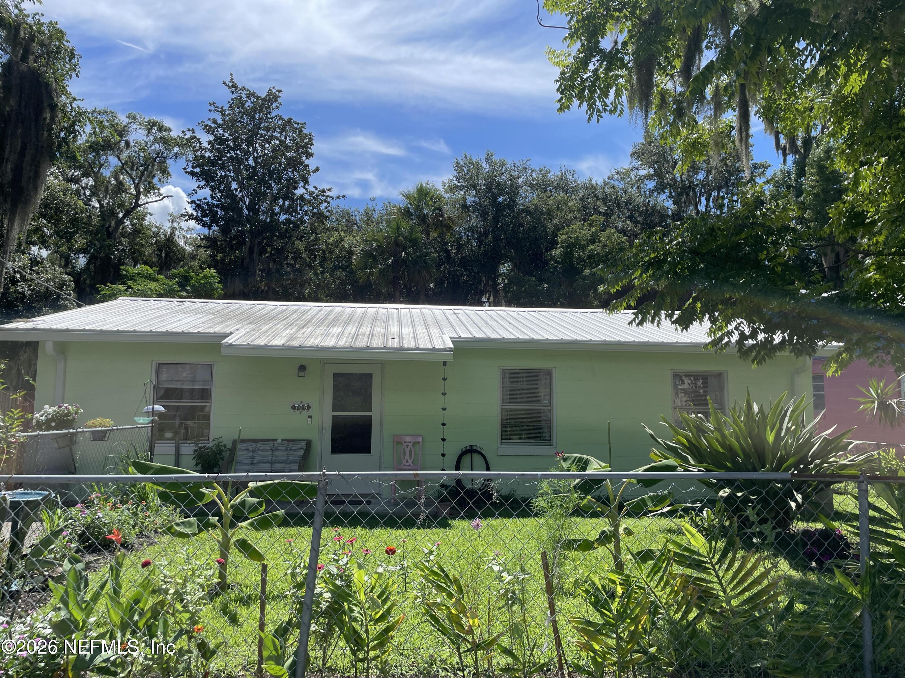 709 North 11th Street Palatka, FL 32177 - Photo 6 of 33 a view of a garden with plants