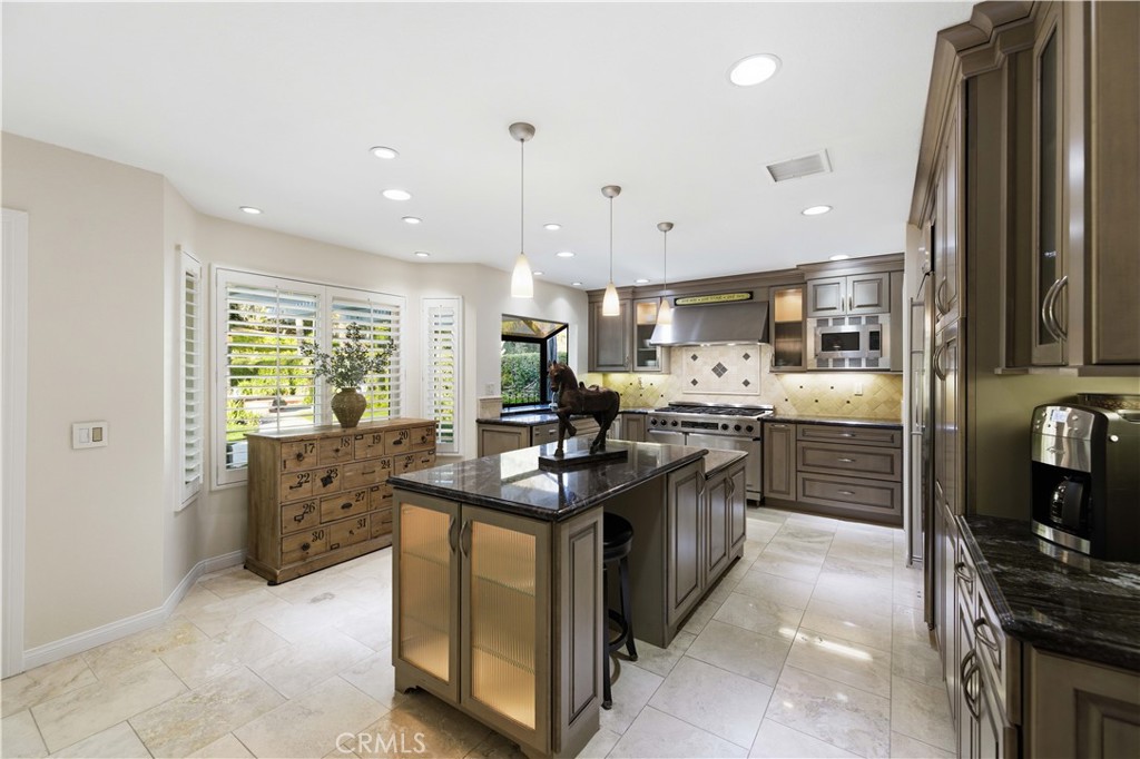 22029 Rodeffer Place Saugus, CA 91350 - Photo 15 of 53