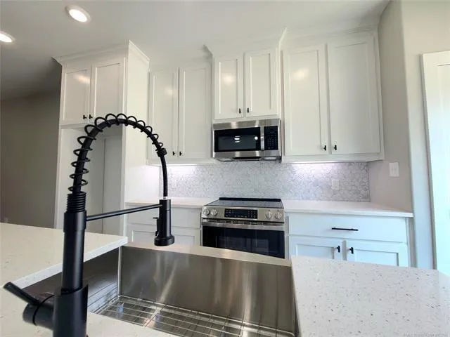 $349,500 | 125 South McLean Drive, Durant, OK 74701