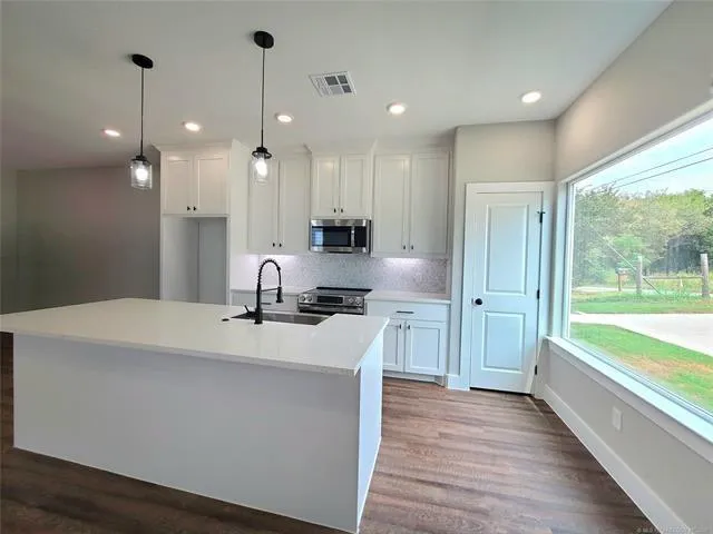 $349,500 | 125 South McLean Drive, Durant, OK 74701