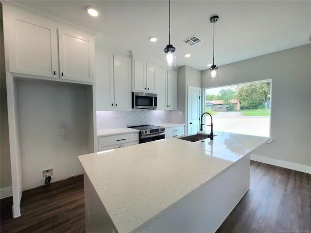 $349,500 | 125 South McLean Drive, Durant, OK 74701