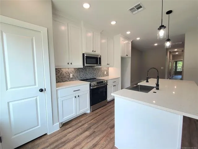 $349,500 | 125 South McLean Drive, Durant, OK 74701