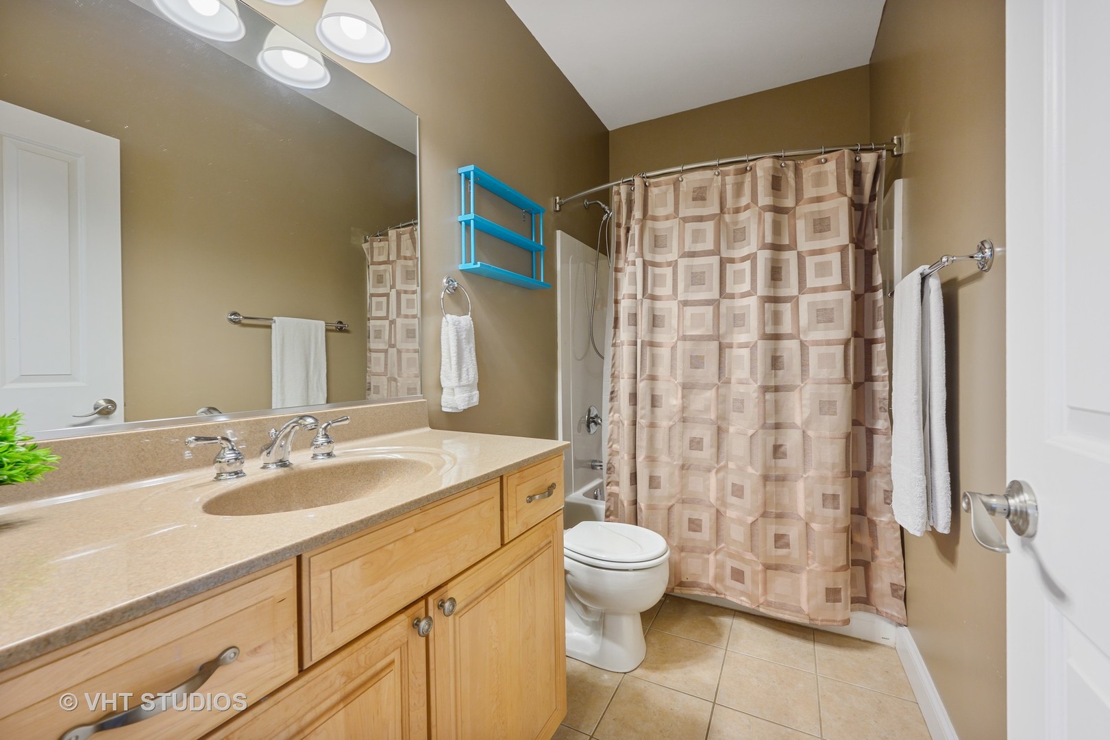 41-w580 McDonald Road Elgin, IL 60124 - Photo 13 of 25 a bathroom with a granite countertop sink toilet and shower