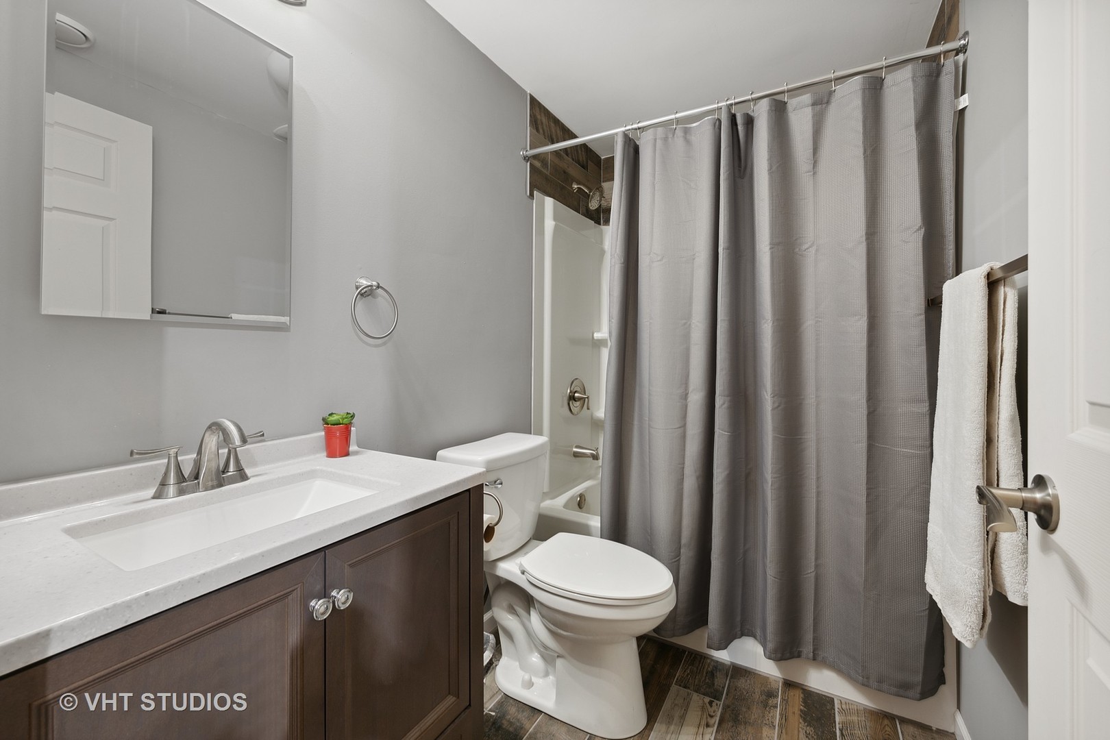 41-w580 McDonald Road Elgin, IL 60124 - Photo 15 of 25 a bathroom with a sink a toilet and shower