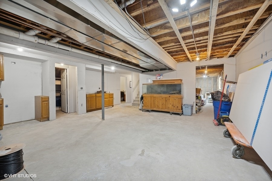 41-w580 McDonald Road Elgin, IL 60124 - Photo 16 of 25 a view of a room with gym equipment