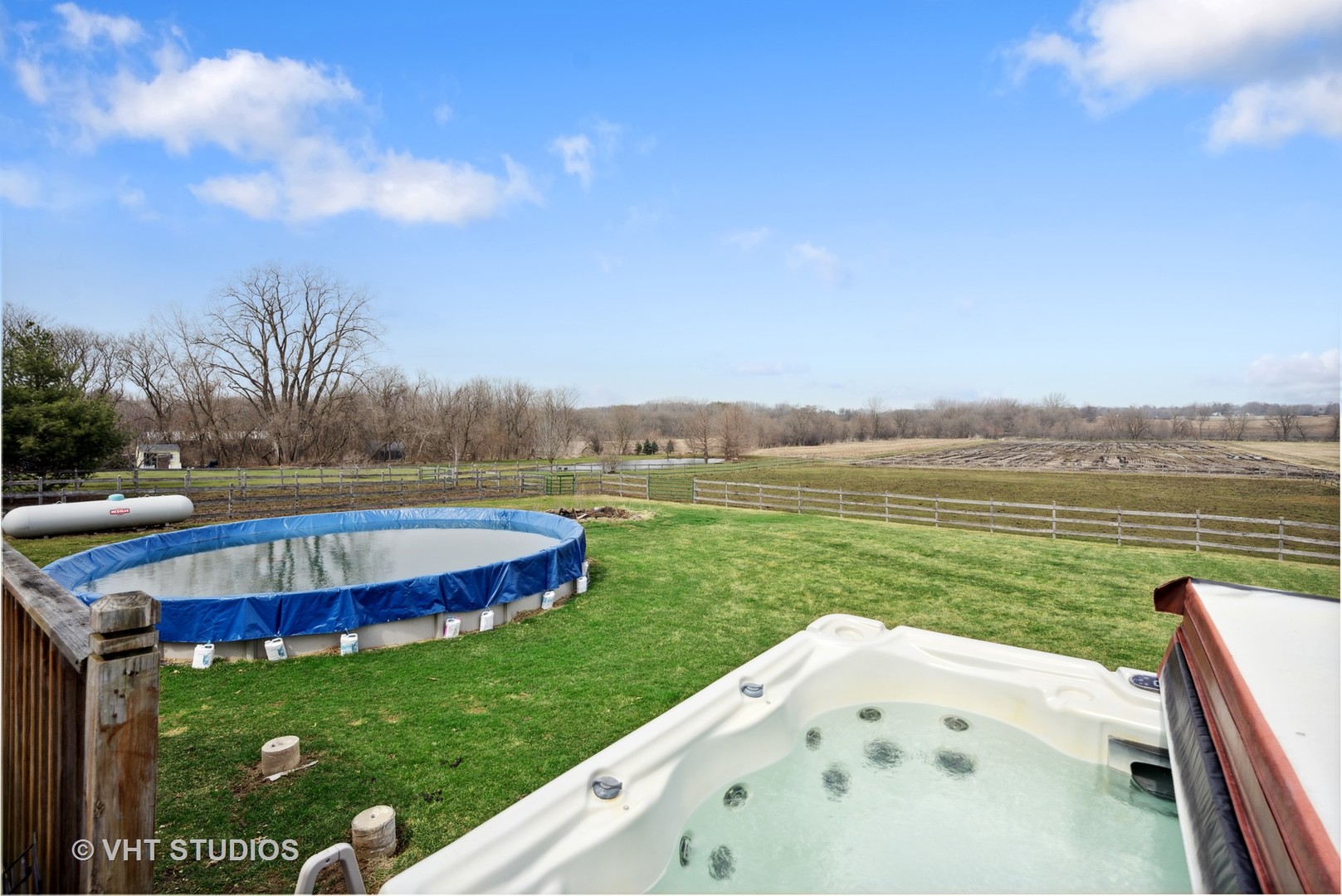41-w580 McDonald Road Elgin, IL 60124 - Photo 17 of 25 a view of a swimming pool with a yard