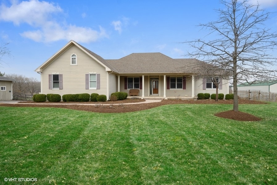 41-w580 McDonald Road Elgin, IL 60124 - Photo 2 of 25 a front view of house with yard and green space