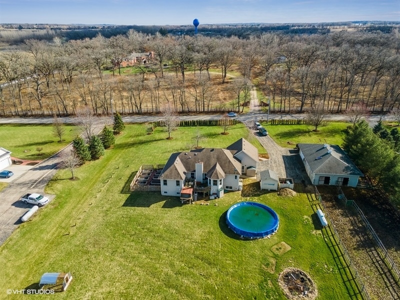 41-w580 McDonald Road Elgin, IL 60124 - Photo 25 of 25 an aerial view of a house with garden space and ocean view