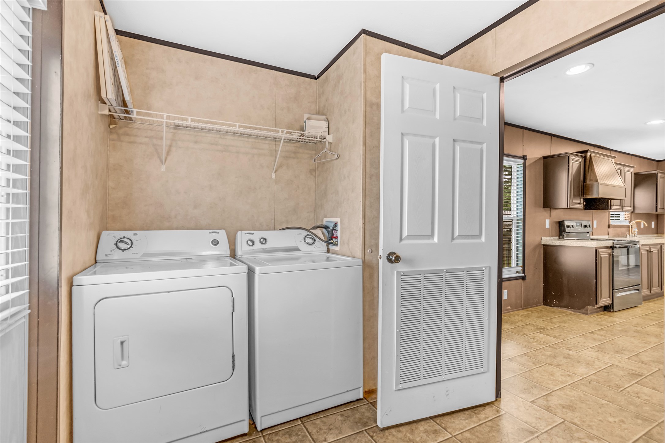 15158 Schank Road Conroe, TX 77306 - Photo 6 of 12 Washer and dryer is included in the lease