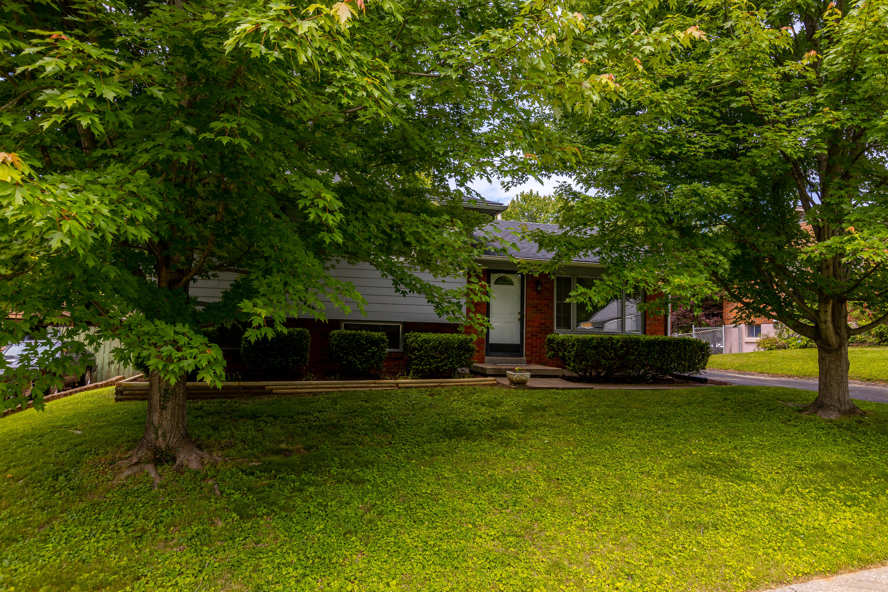 648 Kingston Road Lexington, KY 40505 - Photo 3 of 38 A-3