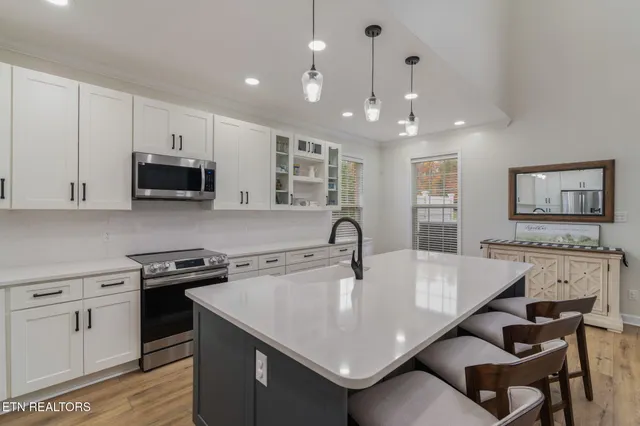 $565,000 | 8107 Enchanted Grove Ln,, Powell, TN 37849