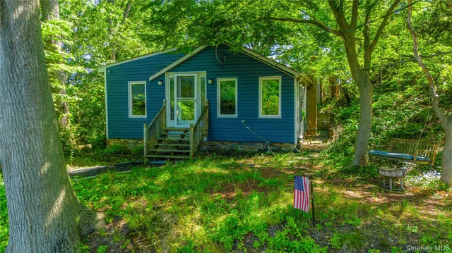 $595,000 | 8 Towle Place, Glen Cove, NY 11542