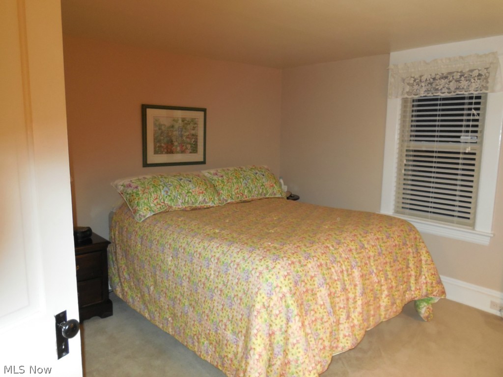 264 Miles Road Chagrin Falls, OH 44022 - Photo 9 of 11 Master bedroom up with wall to wall carpeting.