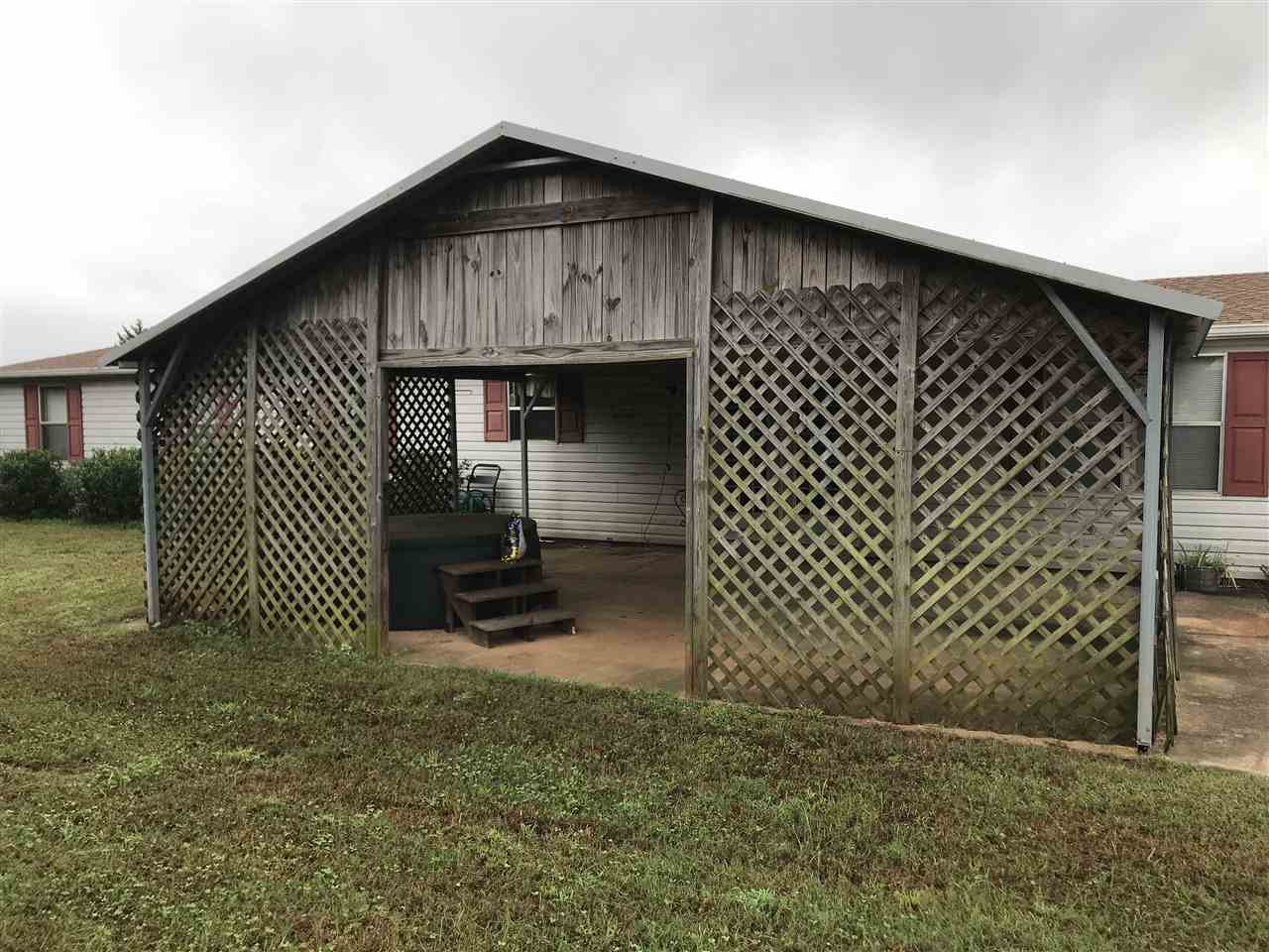 764 Wilkins Road Campobello, SC 29322 - Photo 14 of 18 Hot Tub outside
