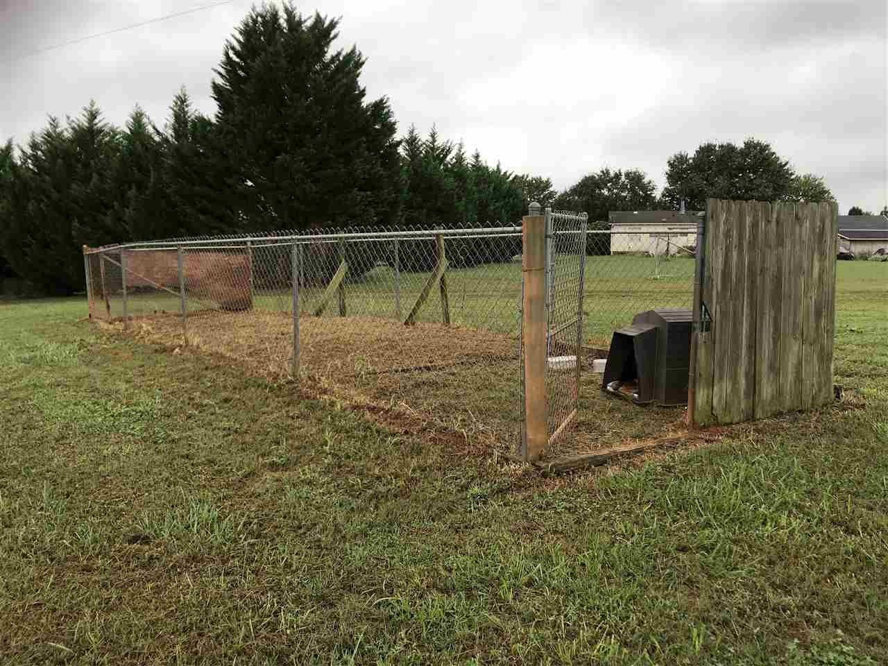 764 Wilkins Road Campobello, SC 29322 - Photo 17 of 18 10 x 38 ft Dog Run