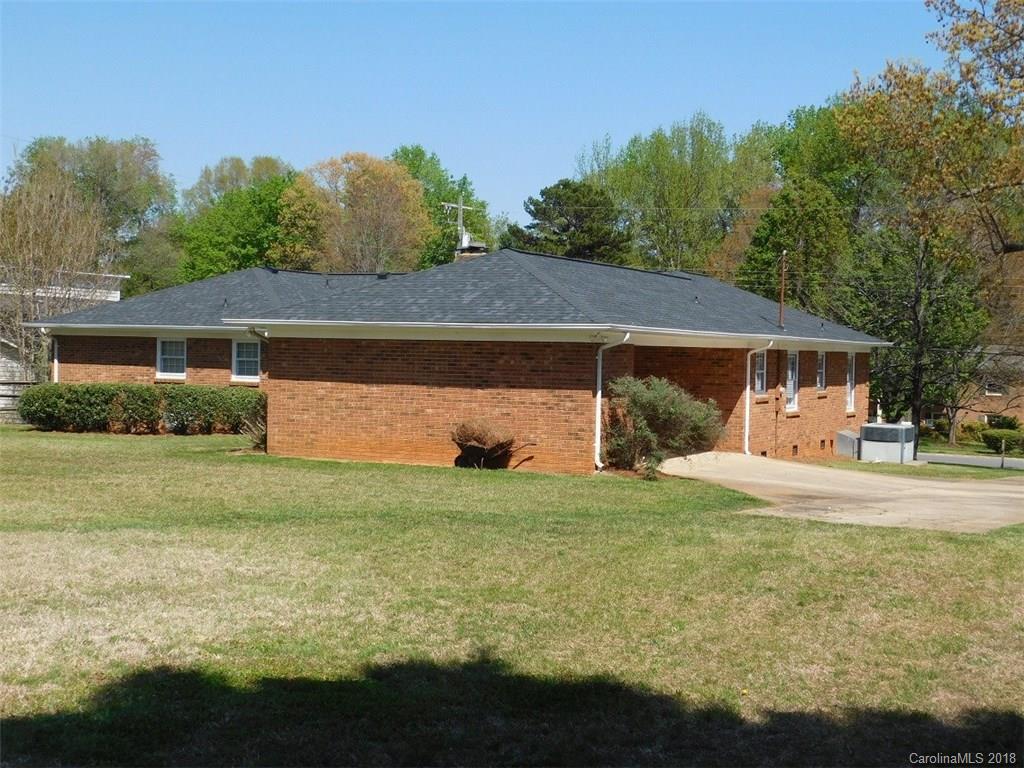 6311 Lake Forest Road East Charlotte, NC 28227 - Photo 7 of 31 a front view of house with yard and green space