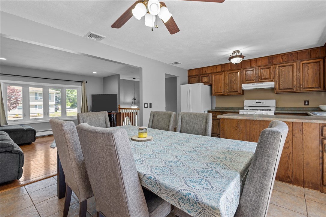 38 Bateman Avenue Cranston, RI 02920 - Photo 9 of 41