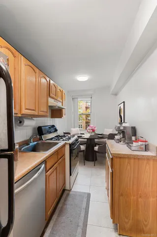 $199,900 | 1 Sadore Lane, Unit 5Z, Yonkers, NY 10710