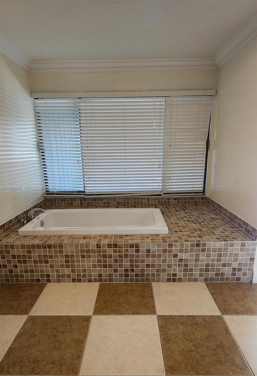 16504 Bridge End Road, Unit 16504 Miami Lakes, FL 33014 - Photo 19 of 22 Primary Bathroom