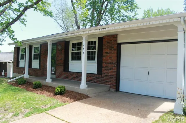 $2,050 | 1368 Glenrock Drive, Maryland Heights, MO 63043