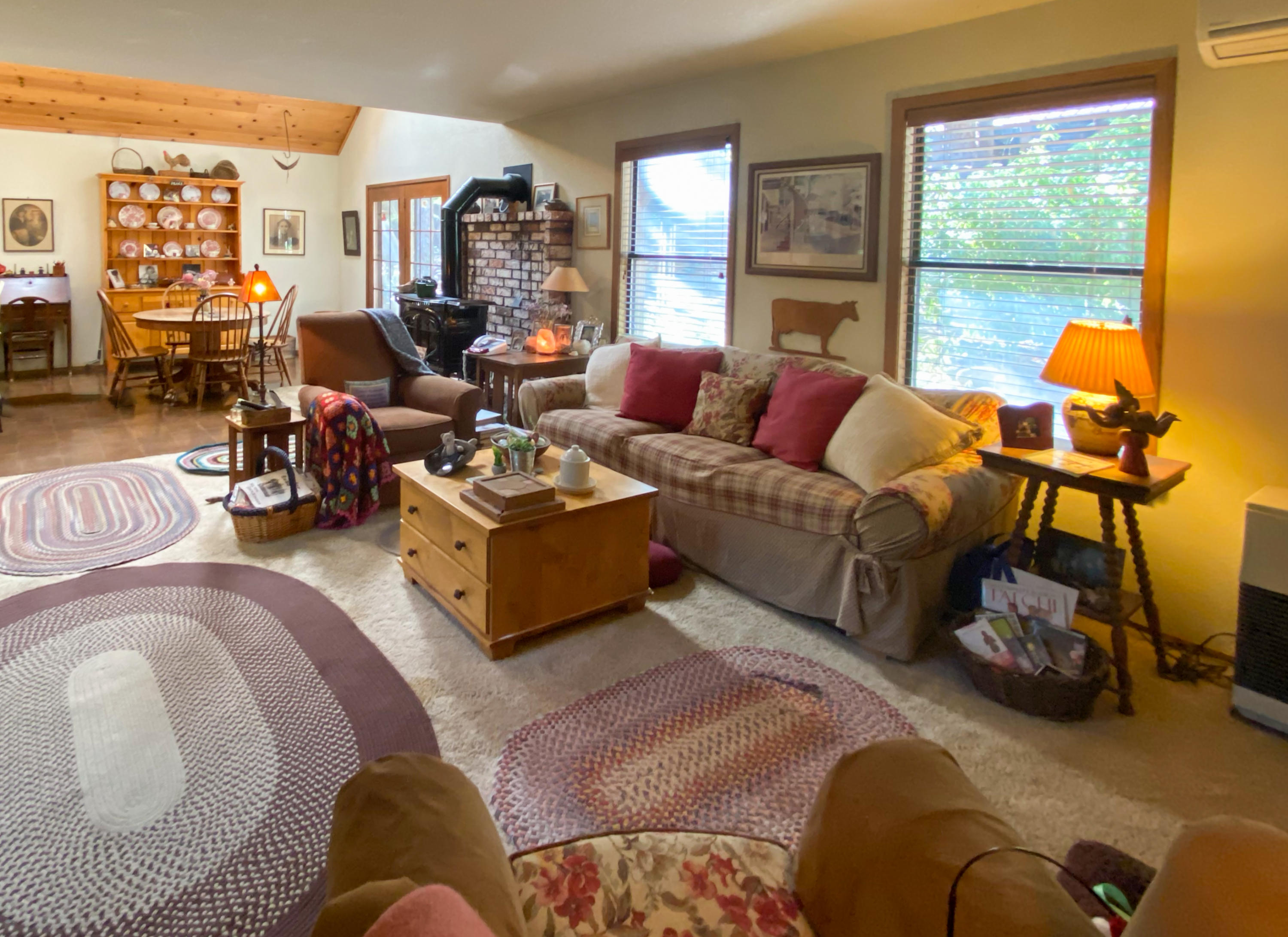 2041 Wintu Pass Road Junction City, CA 96048 - Photo 19 of 35 Family Room