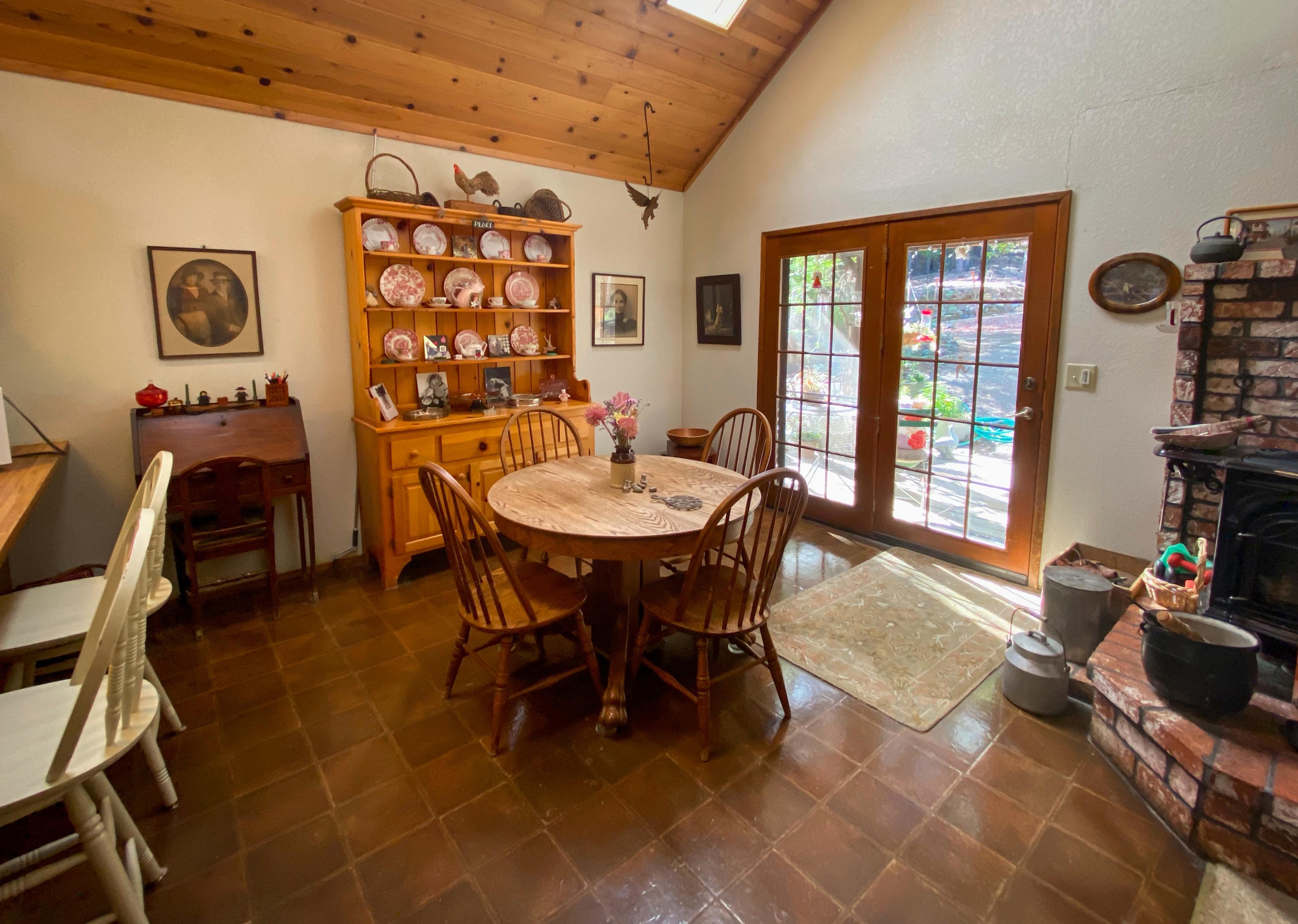 2041 Wintu Pass Road Junction City, CA 96048 - Photo 23 of 35 Dining Area