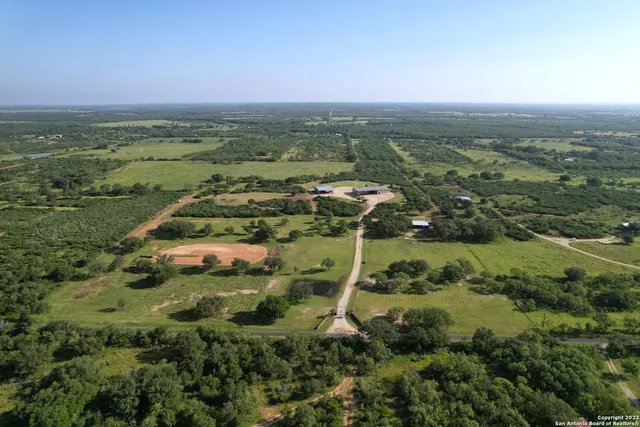 $1,475,000 | 548 Franklin Lane, Yancey, TX 78886