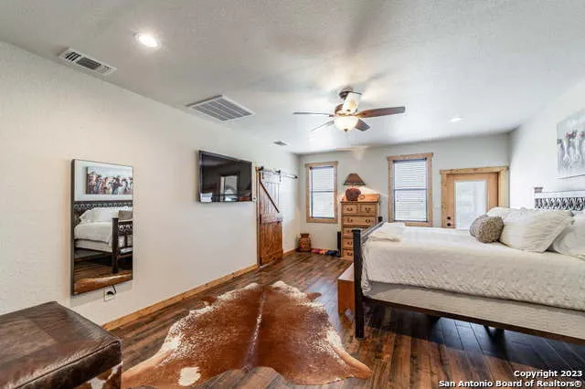 $1,475,000 | 548 Franklin Lane, Yancey, TX 78886