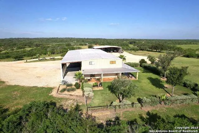 $1,475,000 | 548 Franklin Lane, Yancey, TX 78886