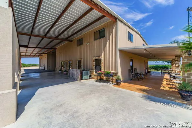 $1,475,000 | 548 Franklin Lane, Yancey, TX 78886