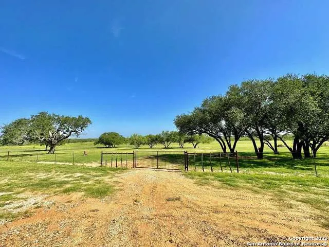 $1,475,000 | 548 Franklin Lane, Yancey, TX 78886