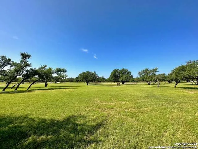$1,475,000 | 548 Franklin Lane, Yancey, TX 78886