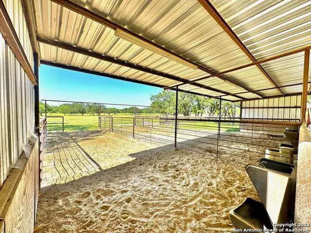 $1,475,000 | 548 Franklin Lane, Yancey, TX 78886