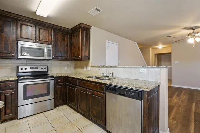 $1,700 | 517 Harris Street, Unit 517, Gunter, TX 75058