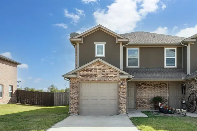 $1,700 | 517 Harris Street, Unit 517, Gunter, TX 75058