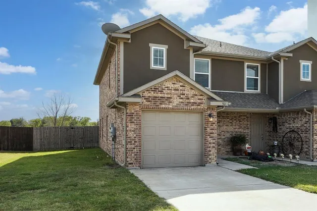 $1,700 | 517 Harris Street, Unit 517, Gunter, TX 75058