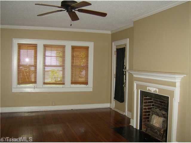 1105 Clyde Place High Point, NC 27262 - Photo 2 of 16 Living Room.