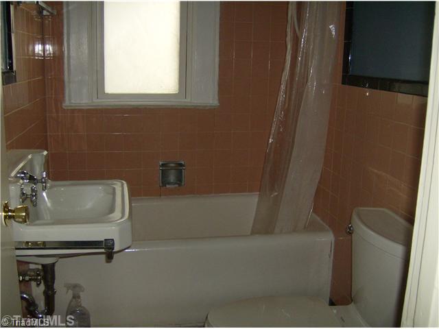 1105 Clyde Place High Point, NC 27262 - Photo 12 of 16 Bath.