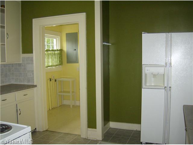 1105 Clyde Place High Point, NC 27262 - Photo 5 of 16 Kitchen.