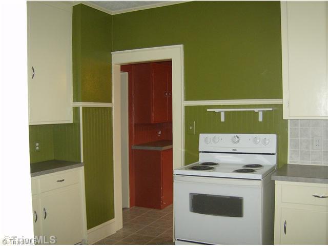 1105 Clyde Place High Point, NC 27262 - Photo 6 of 16 Kitchen.