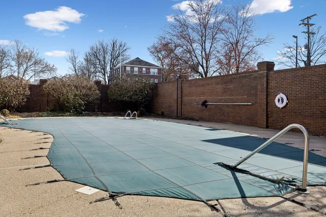 $1,800 | 115 West End Place, Nashville, TN 37205