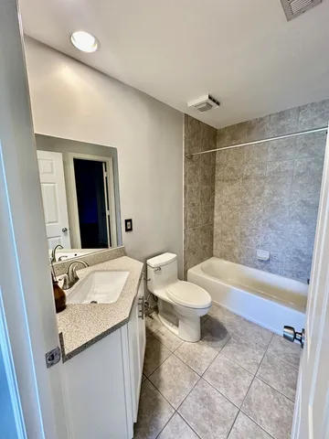 $1,800 | 115 West End Place, Nashville, TN 37205