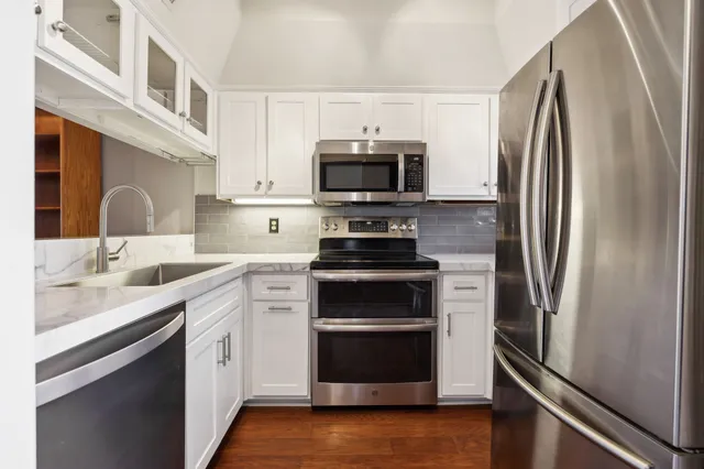 $1,800 | 115 West End Place, Nashville, TN 37205