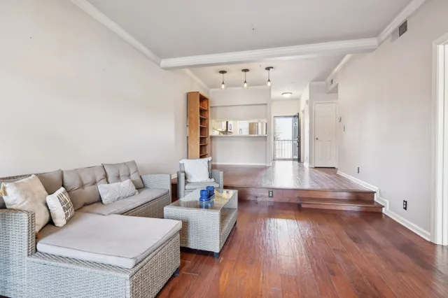 $1,800 | 115 West End Place, Nashville, TN 37205