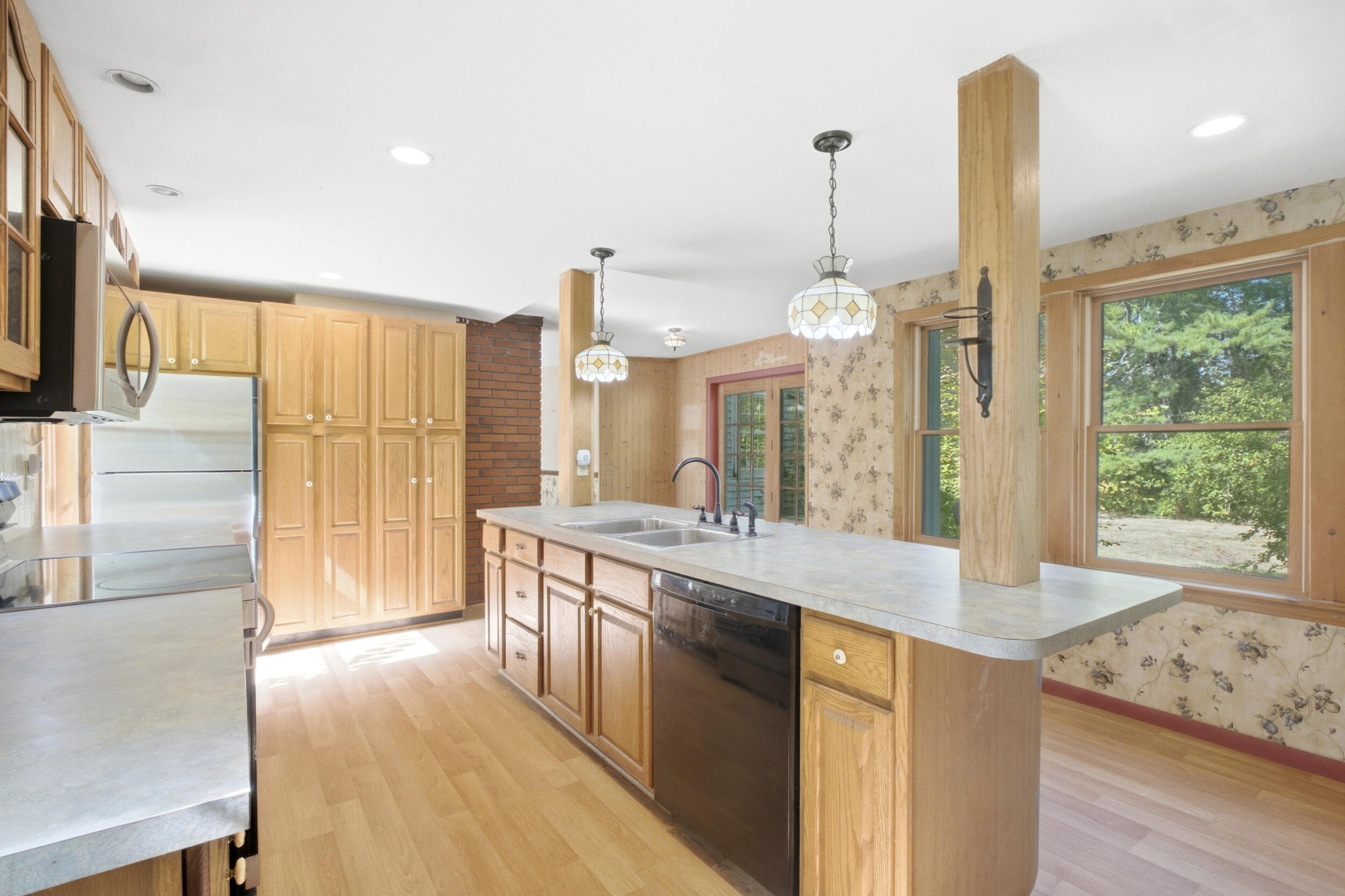 808_royalsborough_rd-interior-09