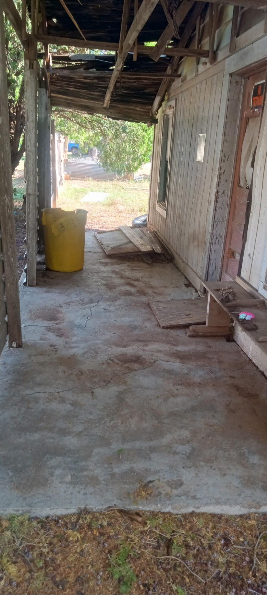 815 South 3rd Street Slaton, TX 79364 - Photo 3 of 9 a view of outdoor space with porch